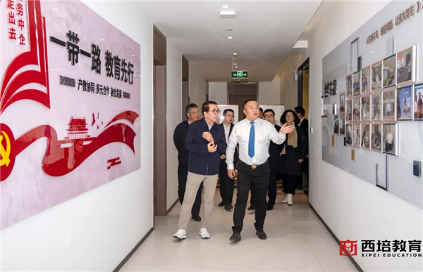 热烈欢迎中科院原院长白春礼一行参观中乌国际文化交流中心指导工作！